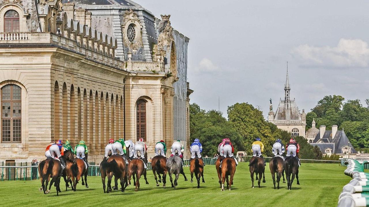 Petit Cocon Proche Gare Et Commerces Chantilly Exterior photo